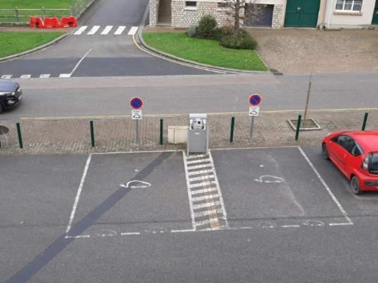 Le Plain Pied Sur Place Le Mêle-sur-Sarthe Exteriör bild