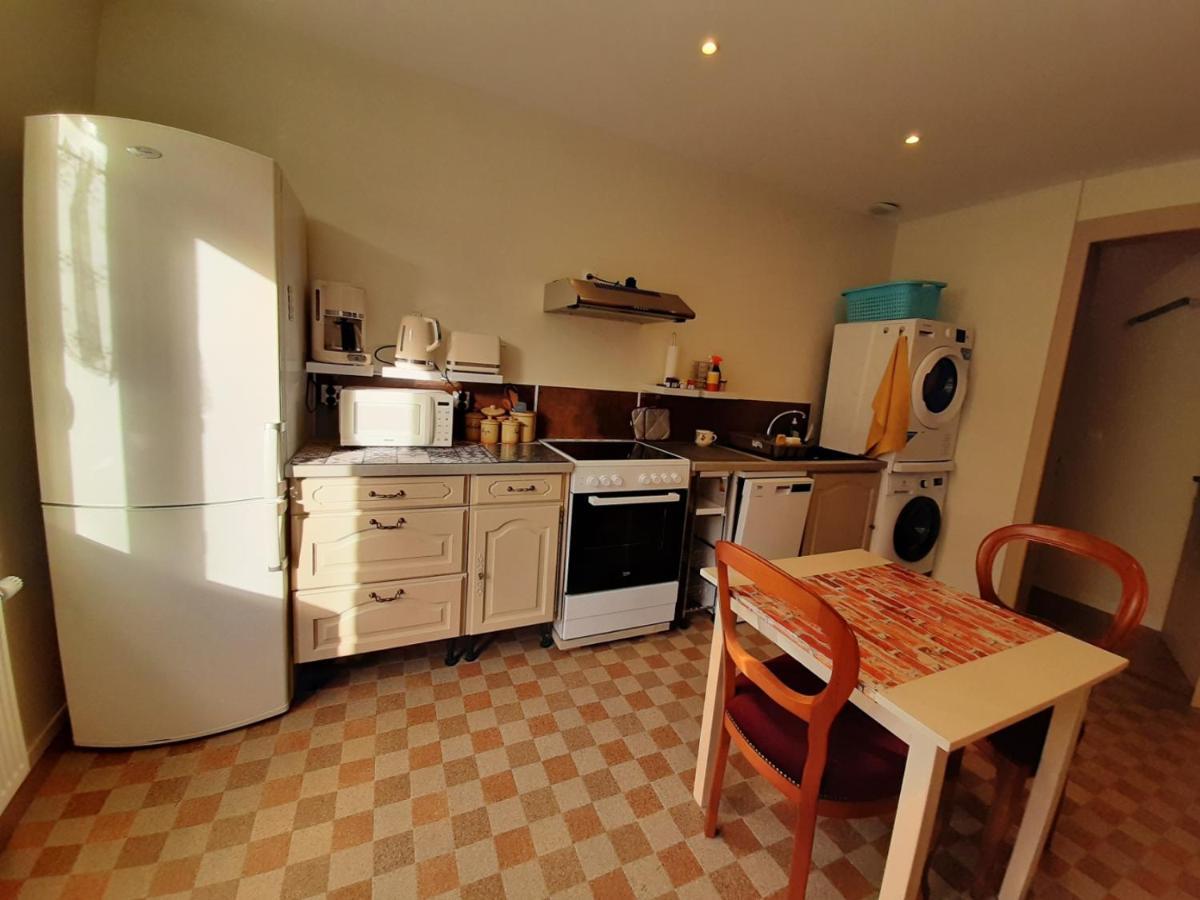 Le Plain Pied Sur Place Le Mêle-sur-Sarthe Exteriör bild